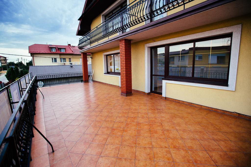 Tanie Noclegi 2 Kielce Ngoại thất bức ảnh